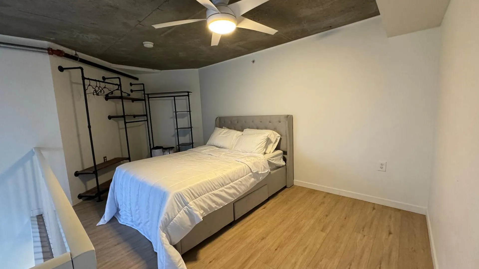 Luxury Loft In Downtown Vancouver 아파트 0*,