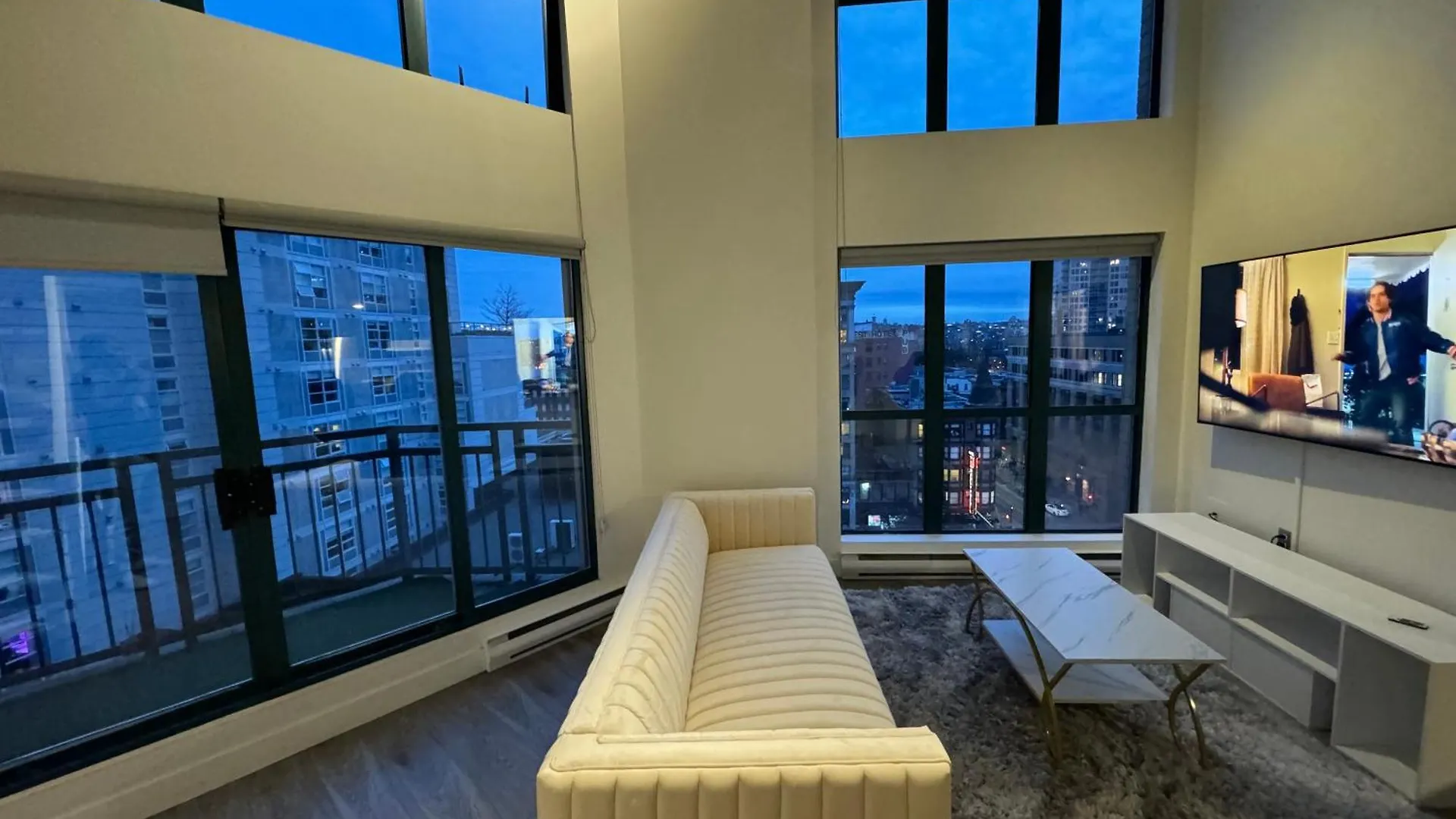 Luxury Loft In Downtown Vancouver 아파트