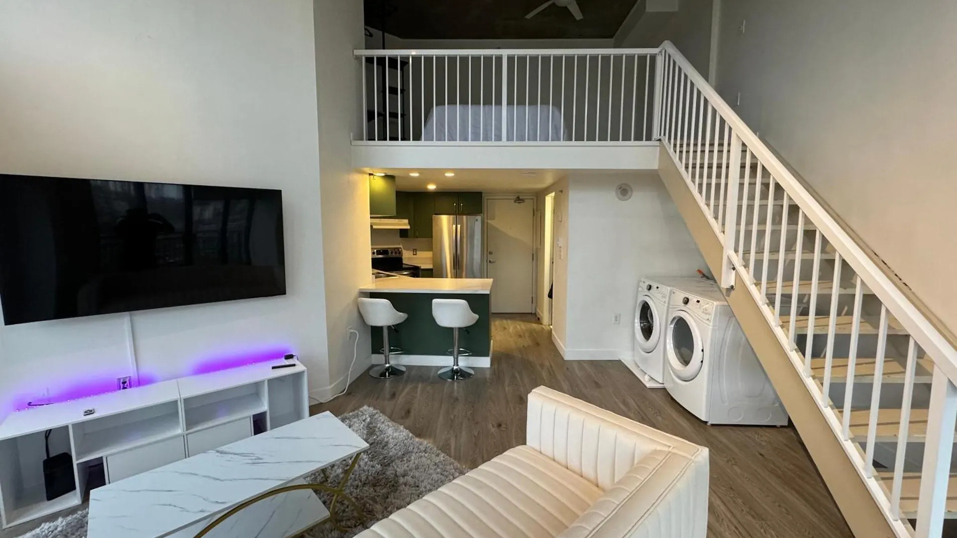 Luxury Loft In Downtown Vancouver 아파트