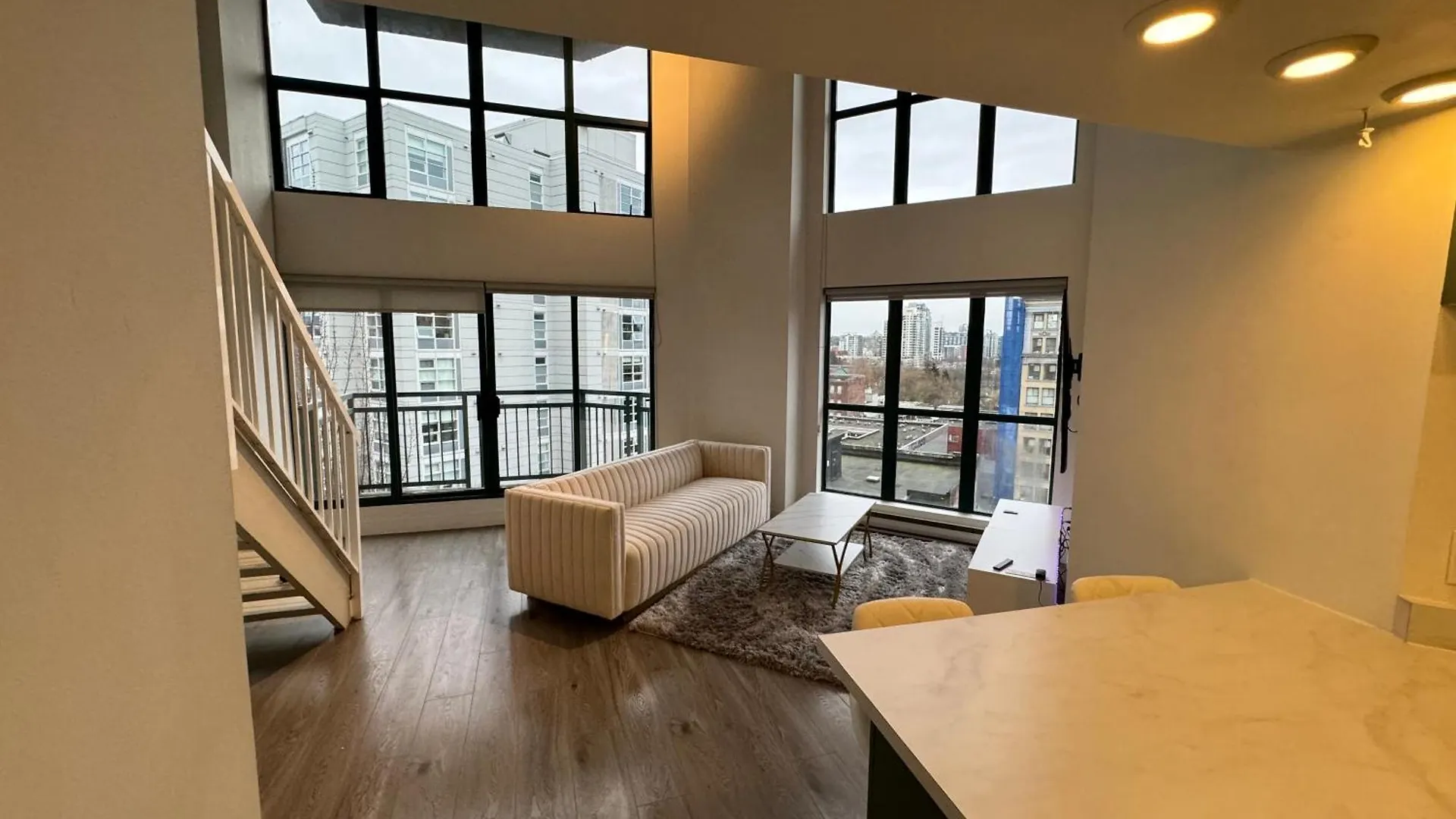 Luxury Loft In Downtown Vancouver 아파트