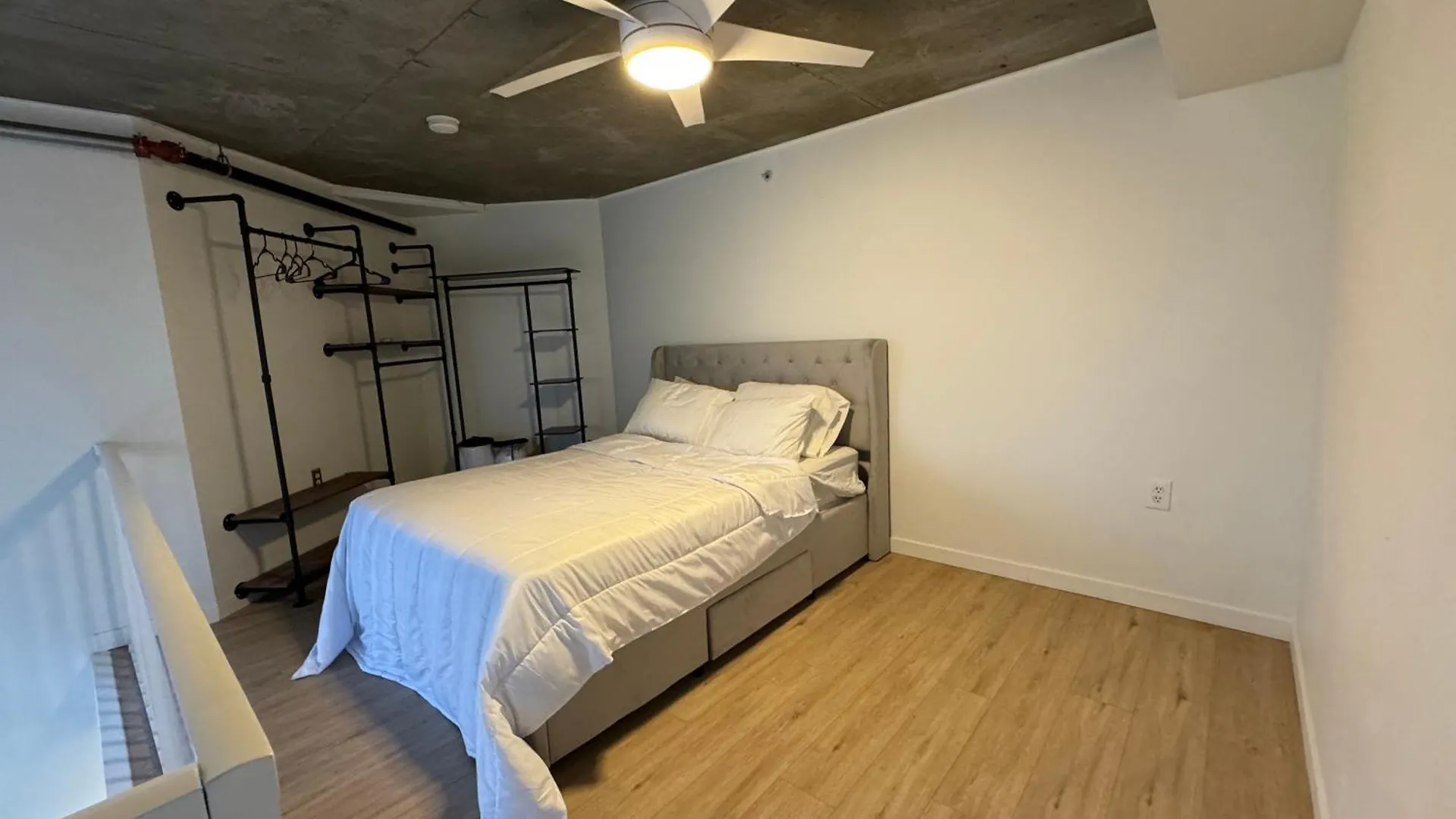 Luxury Loft In Downtown Vancouver 아파트