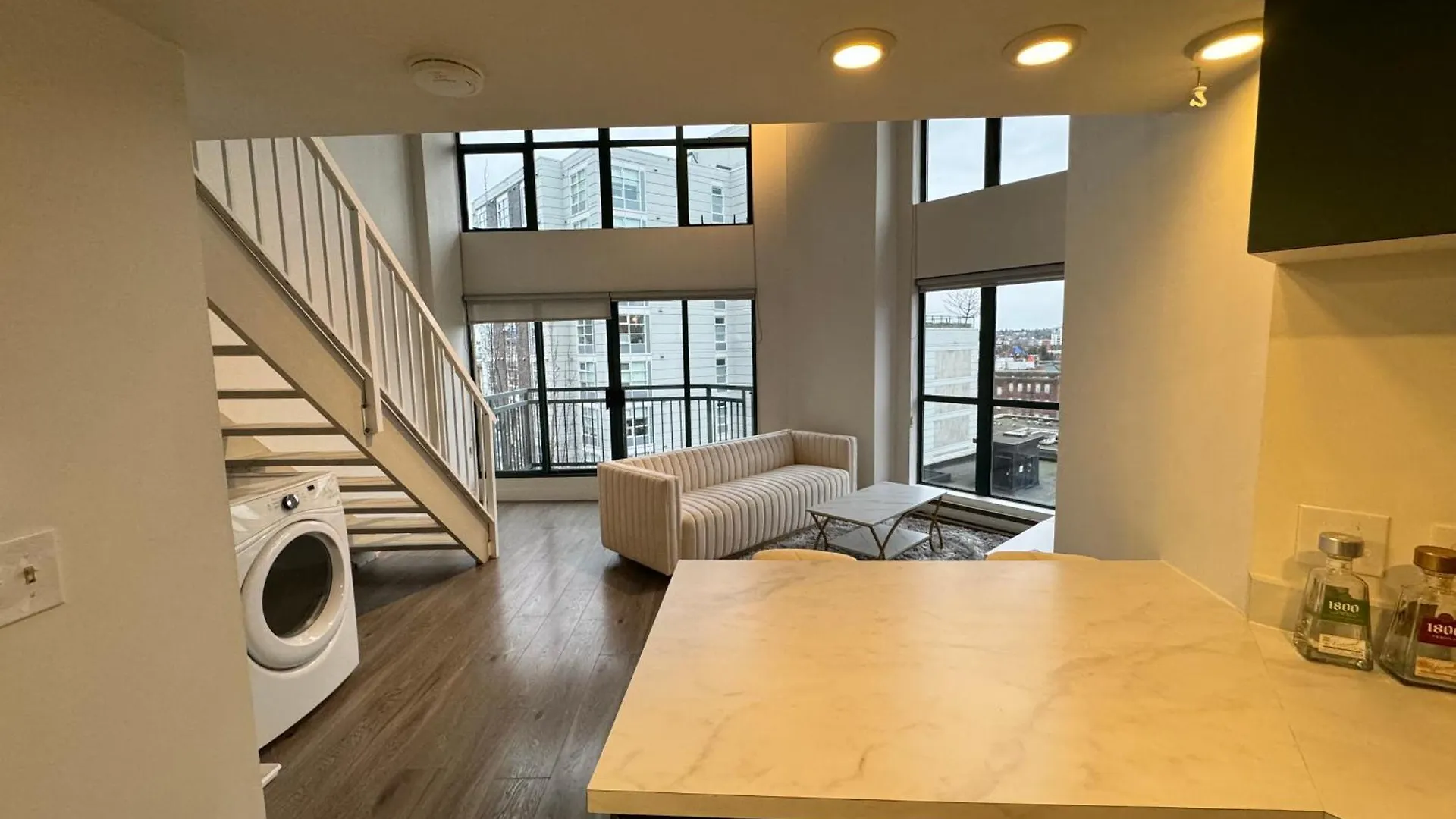 Luxury Loft In Downtown Vancouver 아파트