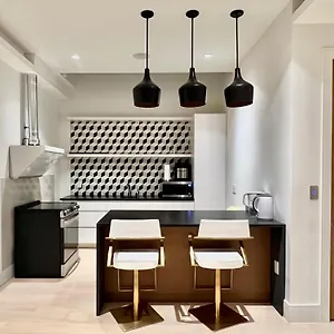 Homestay Cozy Bedroom With Private Bathroom In West, Vancouver