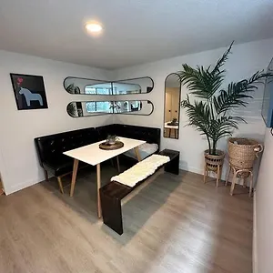 Apartment Petite Main Street Haven, Vancouver