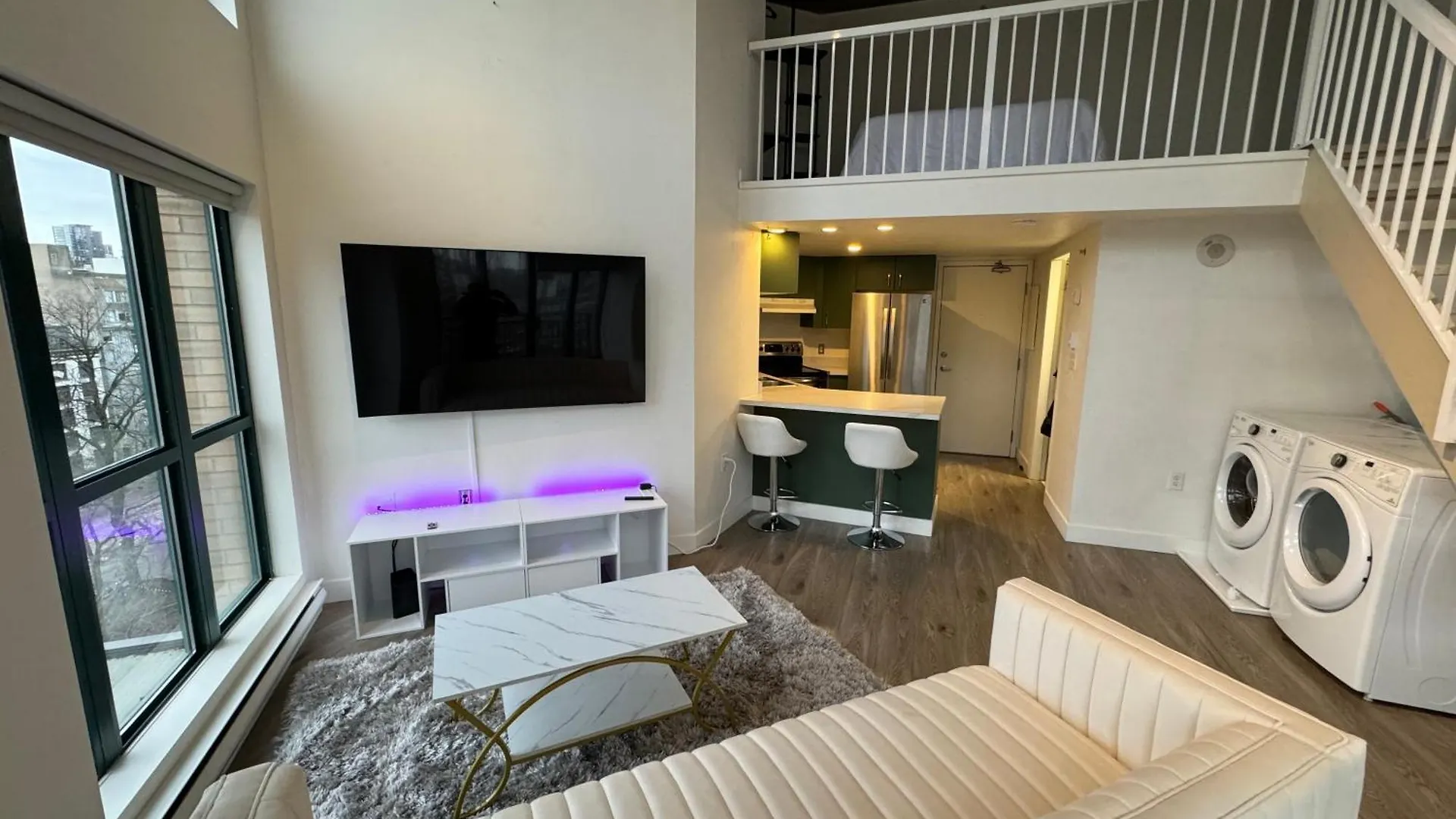 Апартаменты Luxury Loft In Downtown Ванкувер