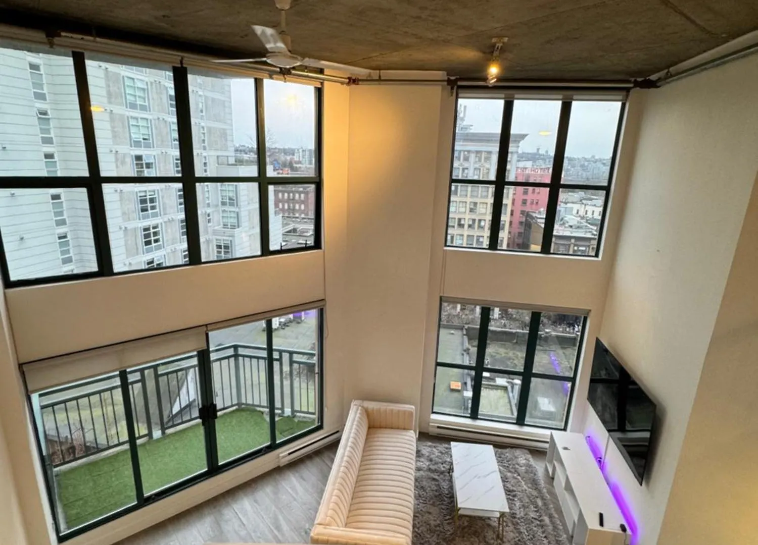 Апартаменты Luxury Loft In Downtown Ванкувер