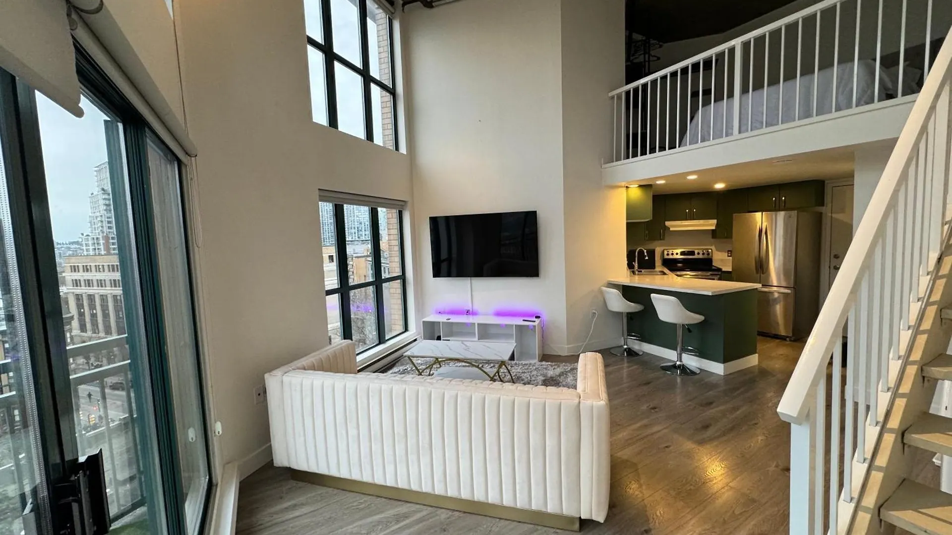 Апартаменты Luxury Loft In Downtown Ванкувер